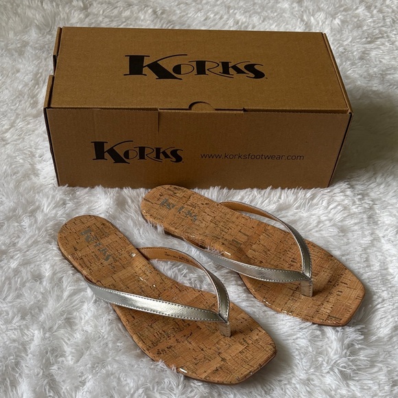 Korks Shoes - NEW In Box Korks Silver Winnie Flip Flop Sandals In Size 10M